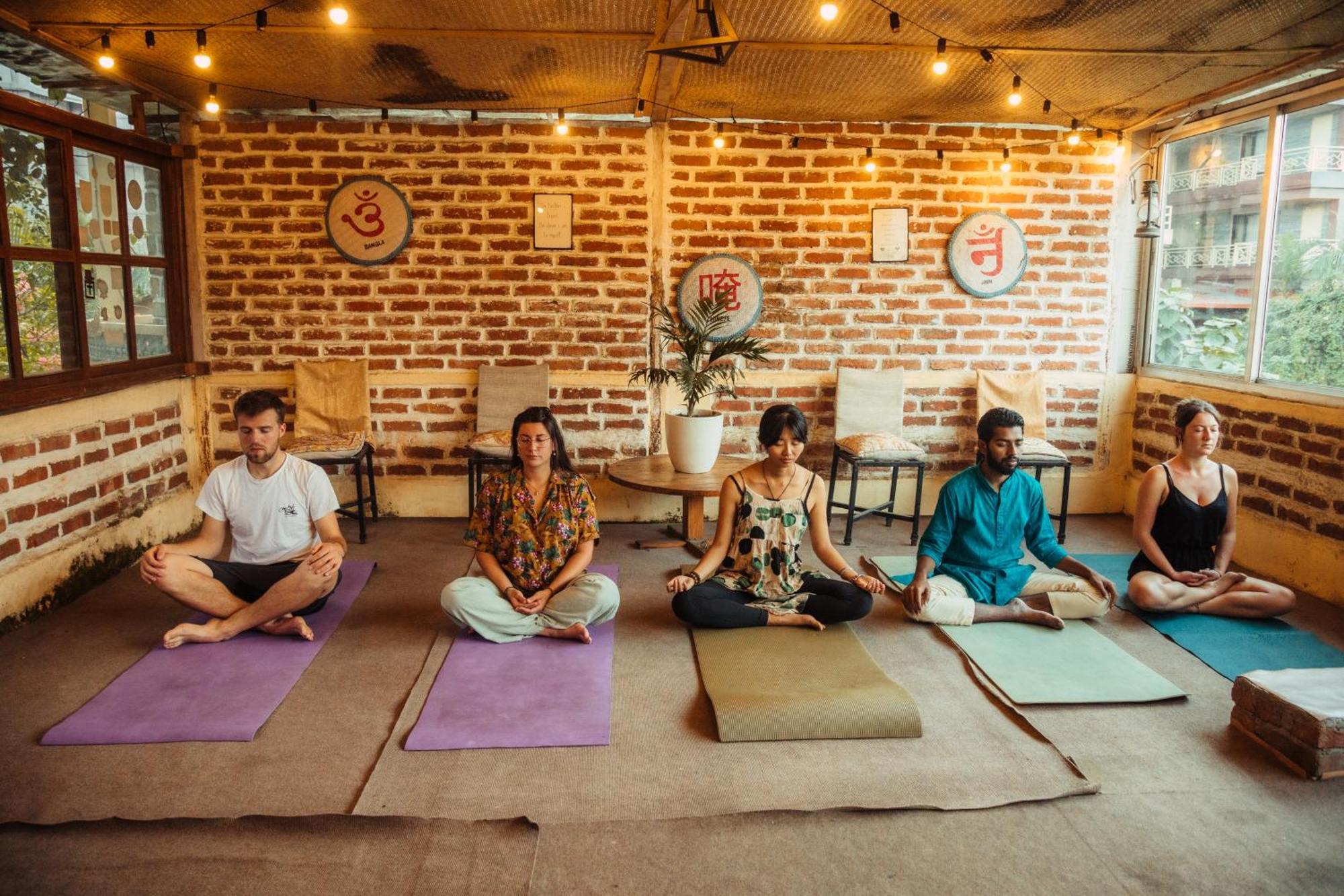 Gaurishankar Backpackers hostel Pokhara Exteriör bild