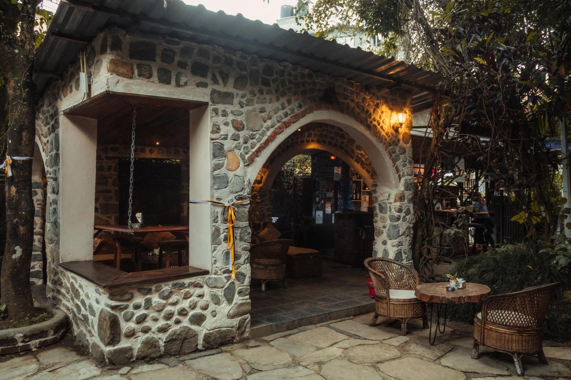 Gaurishankar Backpackers hostel Pokhara Exteriör bild