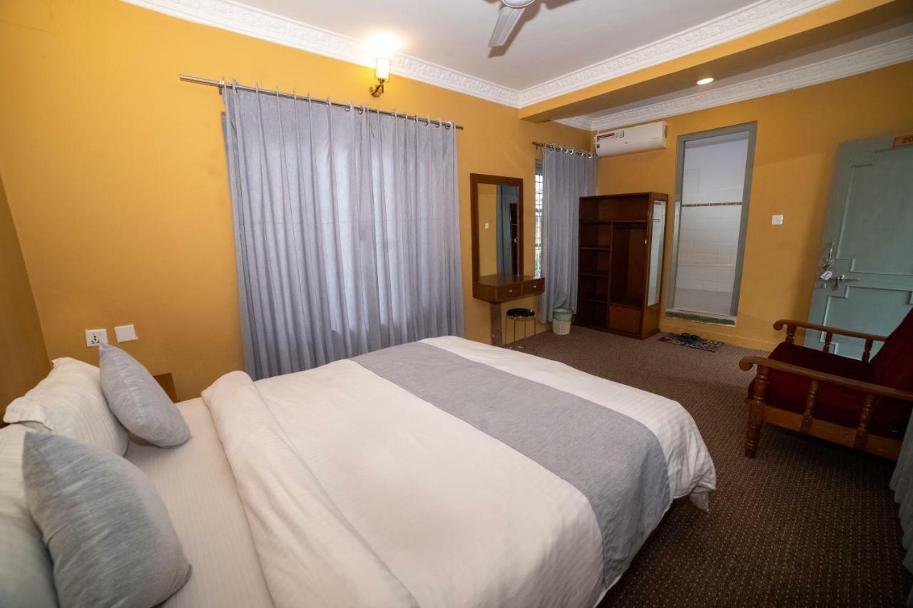 Gaurishankar Backpackers hostel Pokhara Exteriör bild