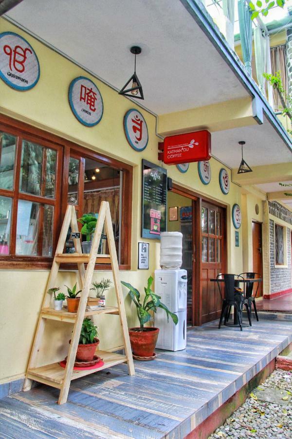 Gaurishankar Backpackers hostel Pokhara Exteriör bild